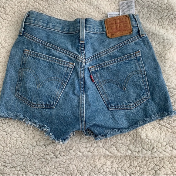 Levis Shorts - Picture 4 of 6